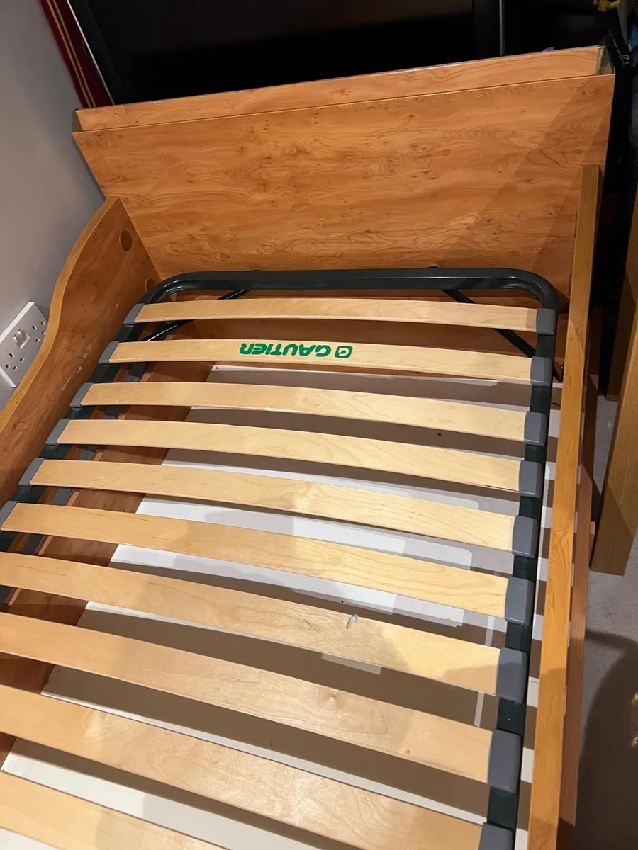 Single bed and locker - Image 2