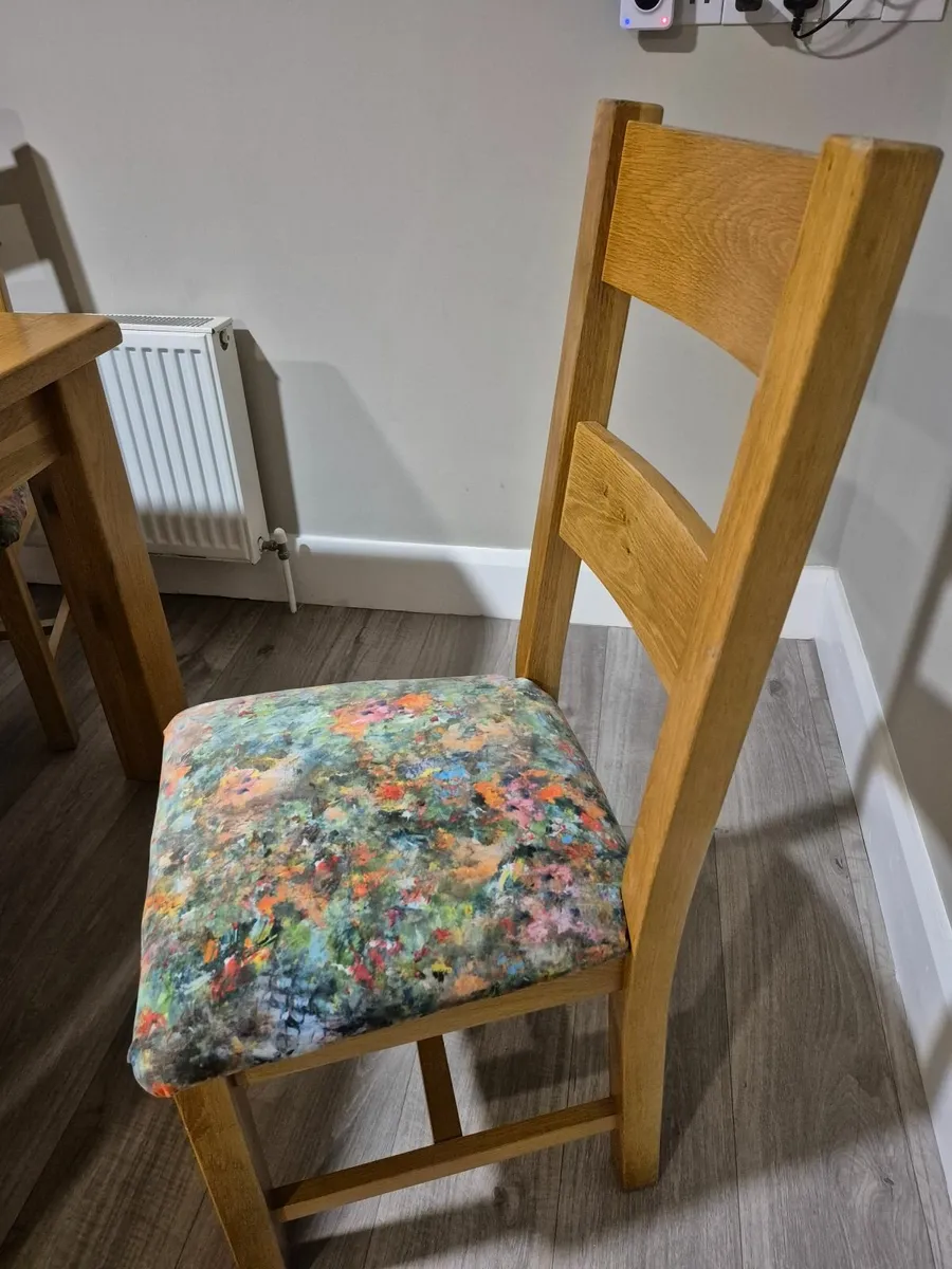 Dining table and chairs - Image 1