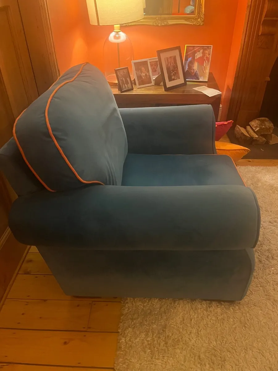 Sofa and 2 chairs - Image 2