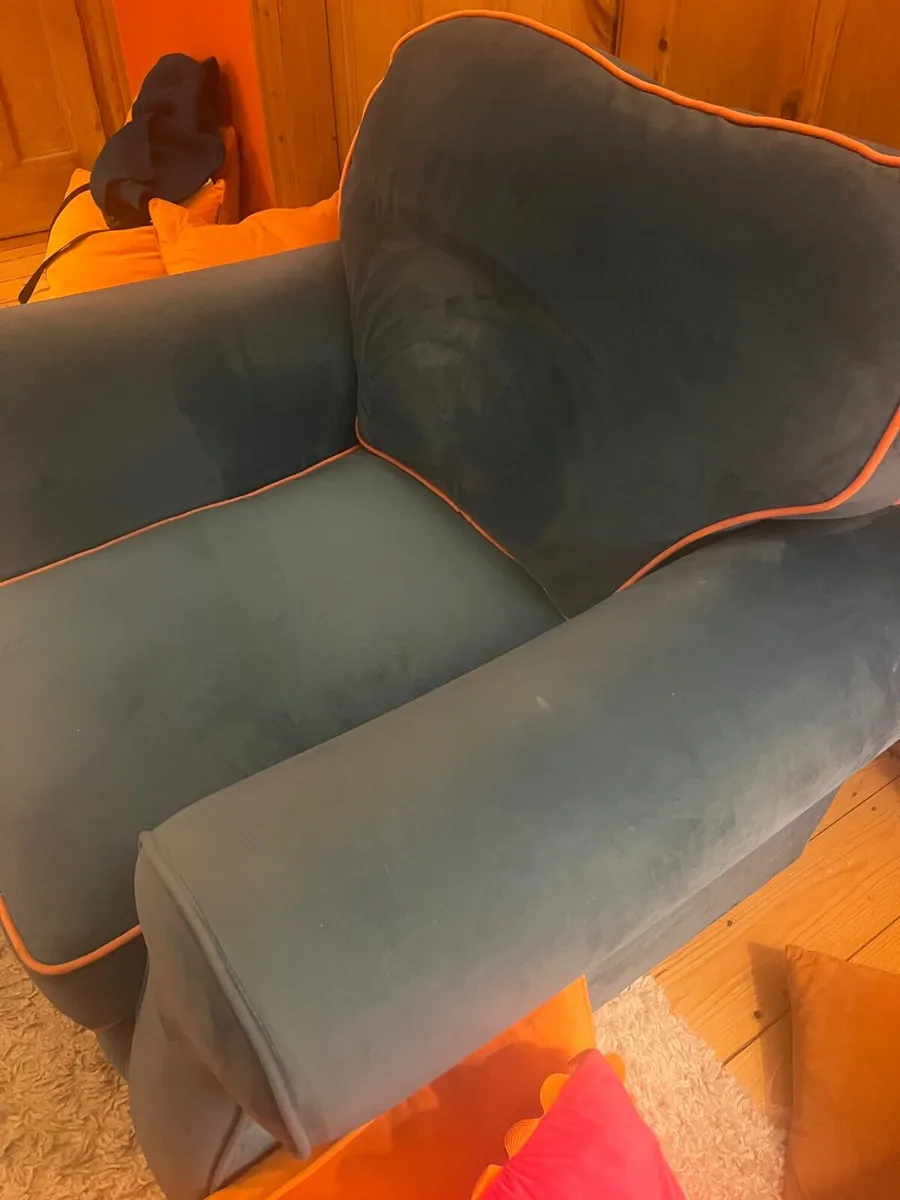 Sofa and 2 chairs - Image 3