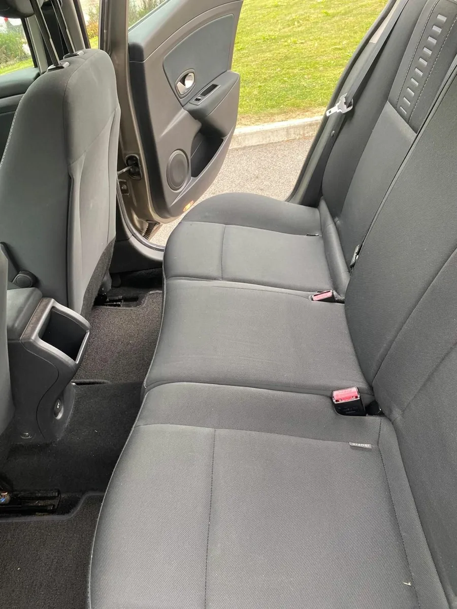 Renault Megane Gold 1.5L Diesel 5 Door 2011 - Image 2