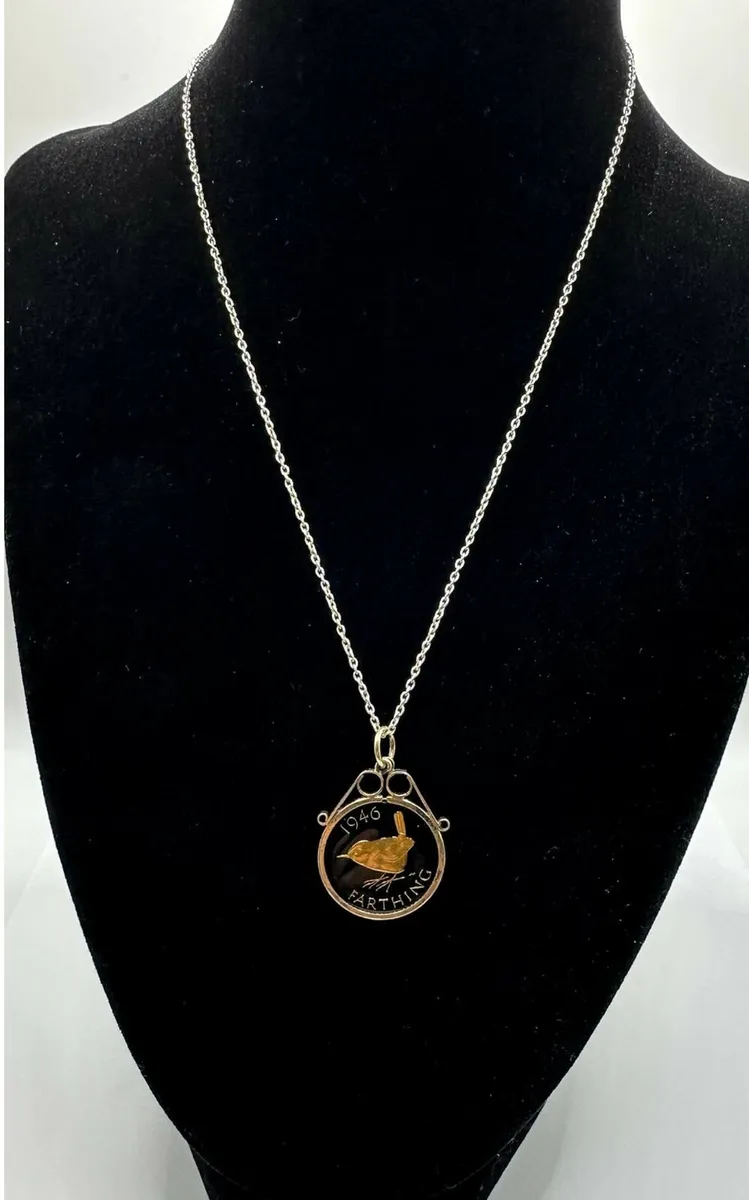 A 1946 British Farthing Coin Pendant Necklace - Image 3