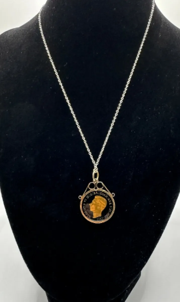 A 1946 British Farthing Coin Pendant Necklace - Image 4