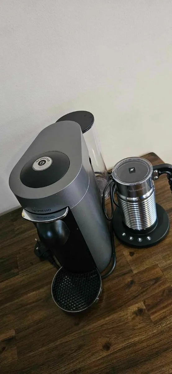 Nespresso coffee machine and milk frother - Image 3