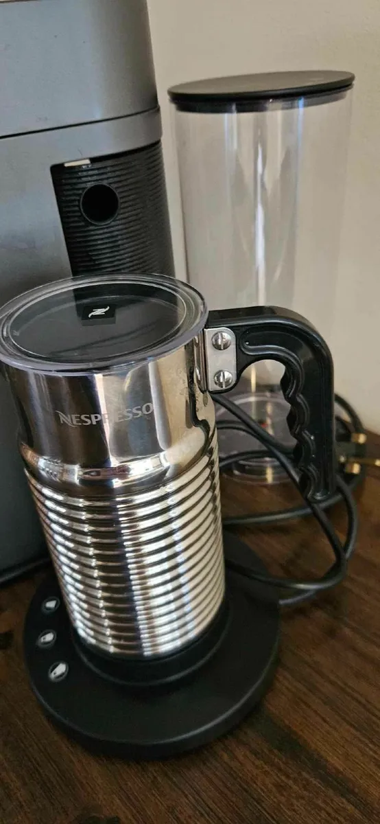 Nespresso coffee machine and milk frother - Image 4