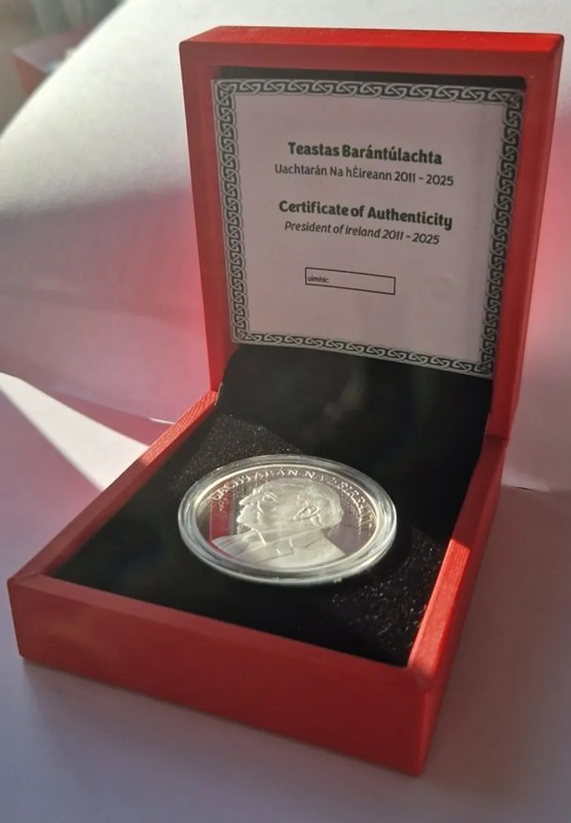 A Tribute to President Michael D Higgins - Medal - Image 3