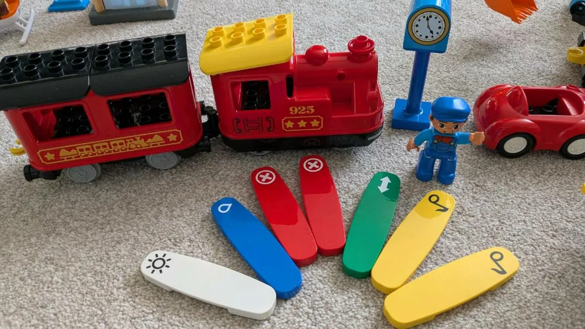 Lego Duplo train set plus more - Image 4