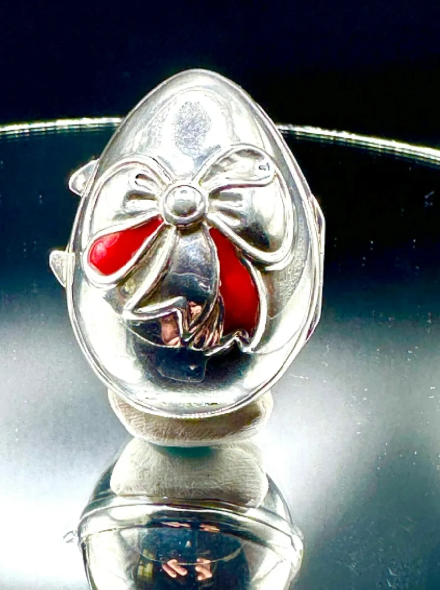 A Modern 925 Silver Pill Box - Image 1