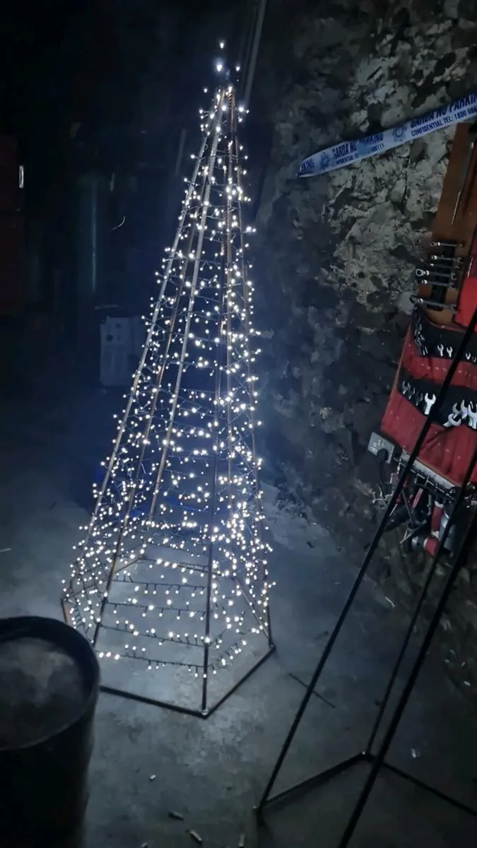 Christmas tree - Image 1