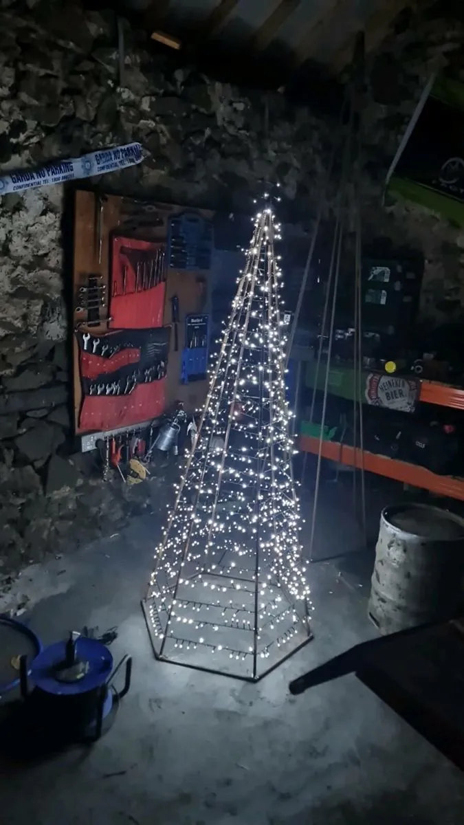 Christmas tree - Image 2