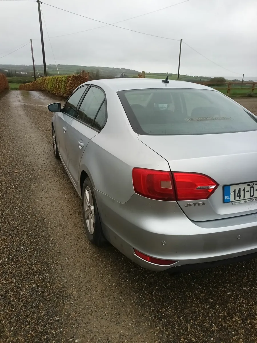 Volkswagen Jetta 2014 - Image 2