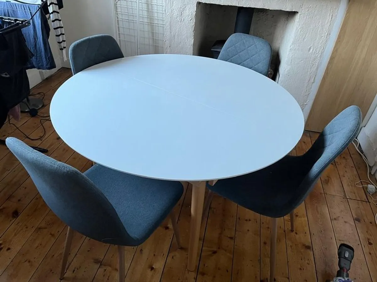 dining table in really good condition - Image 2