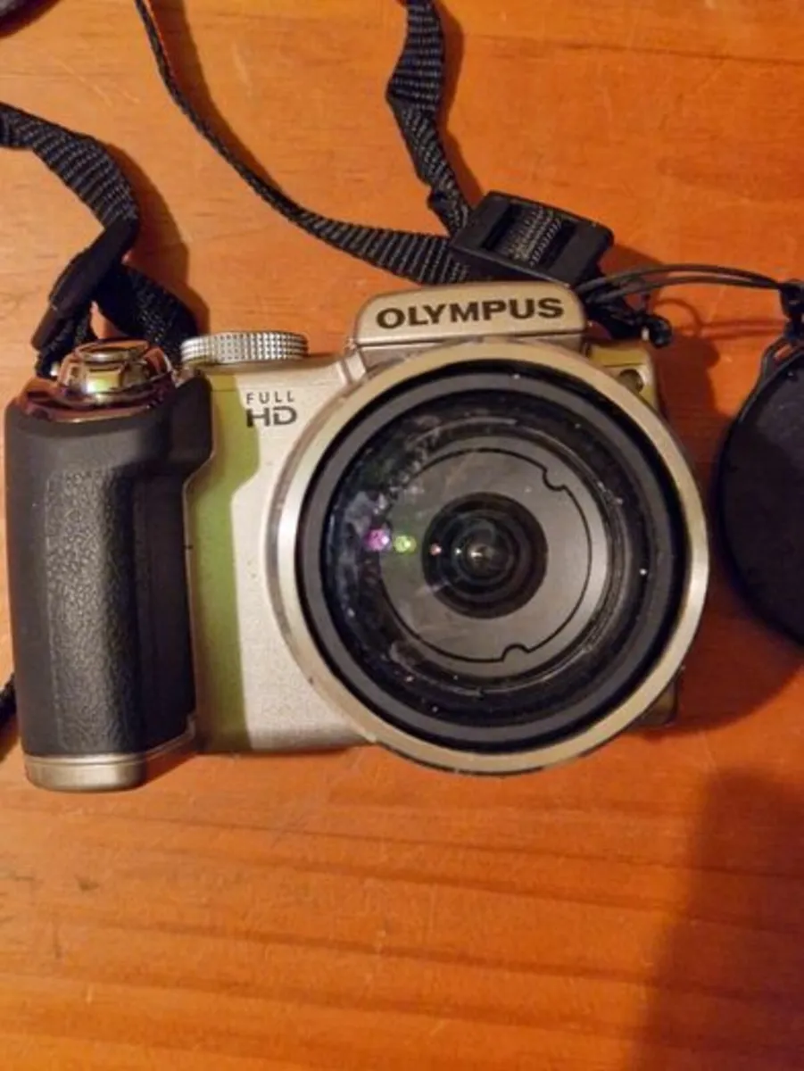 OLYMPUS SP-720UZ Digital Camera Excellent Conditon - Image 4