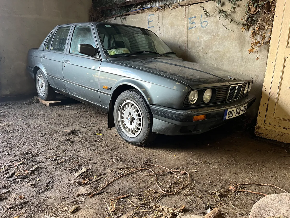 BARN FIND ONLINE AUCTION NO RESERVE BMW E30 - Image 1