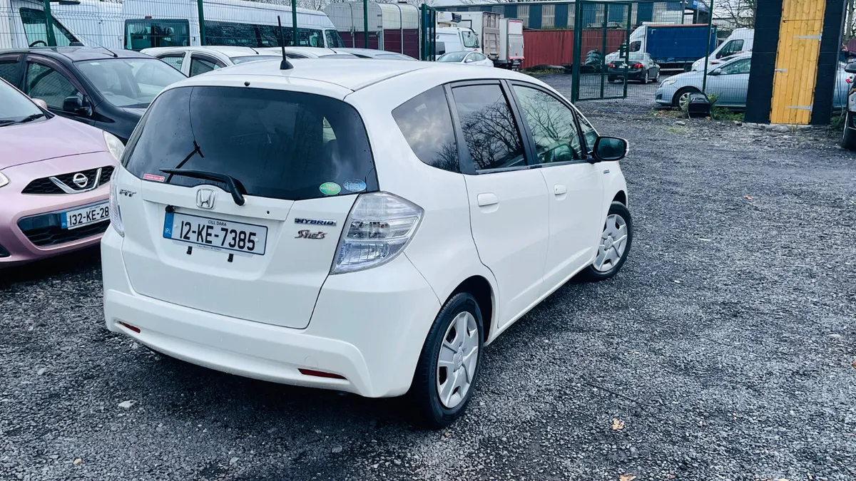 Honda Fit Hybrid Automatic - Image 2