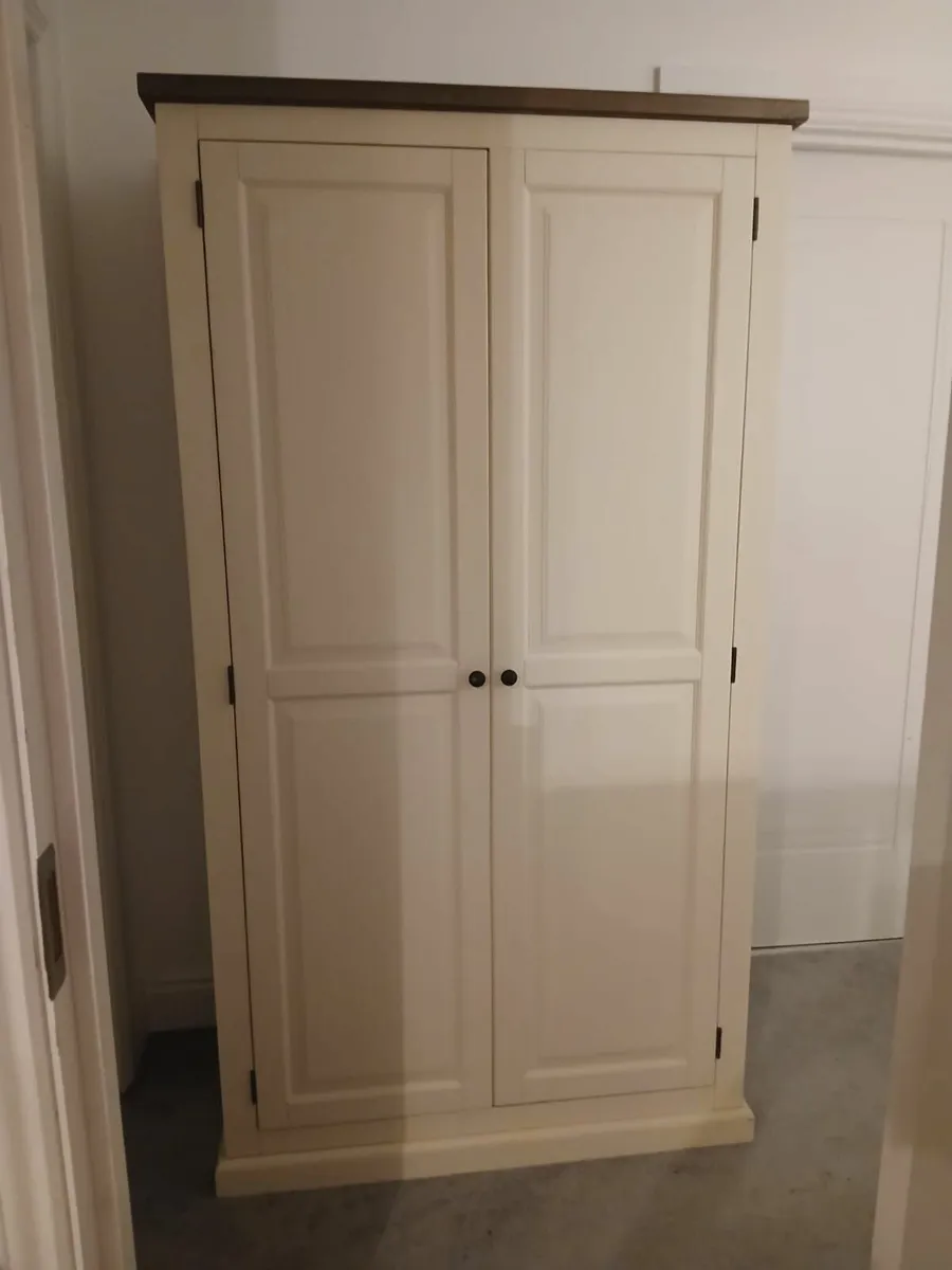 Solid two toned wardrobe - Image 1