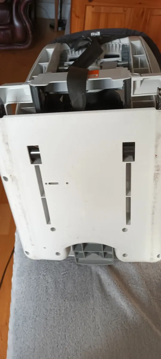 AXISS CAR SEAT - Image 1