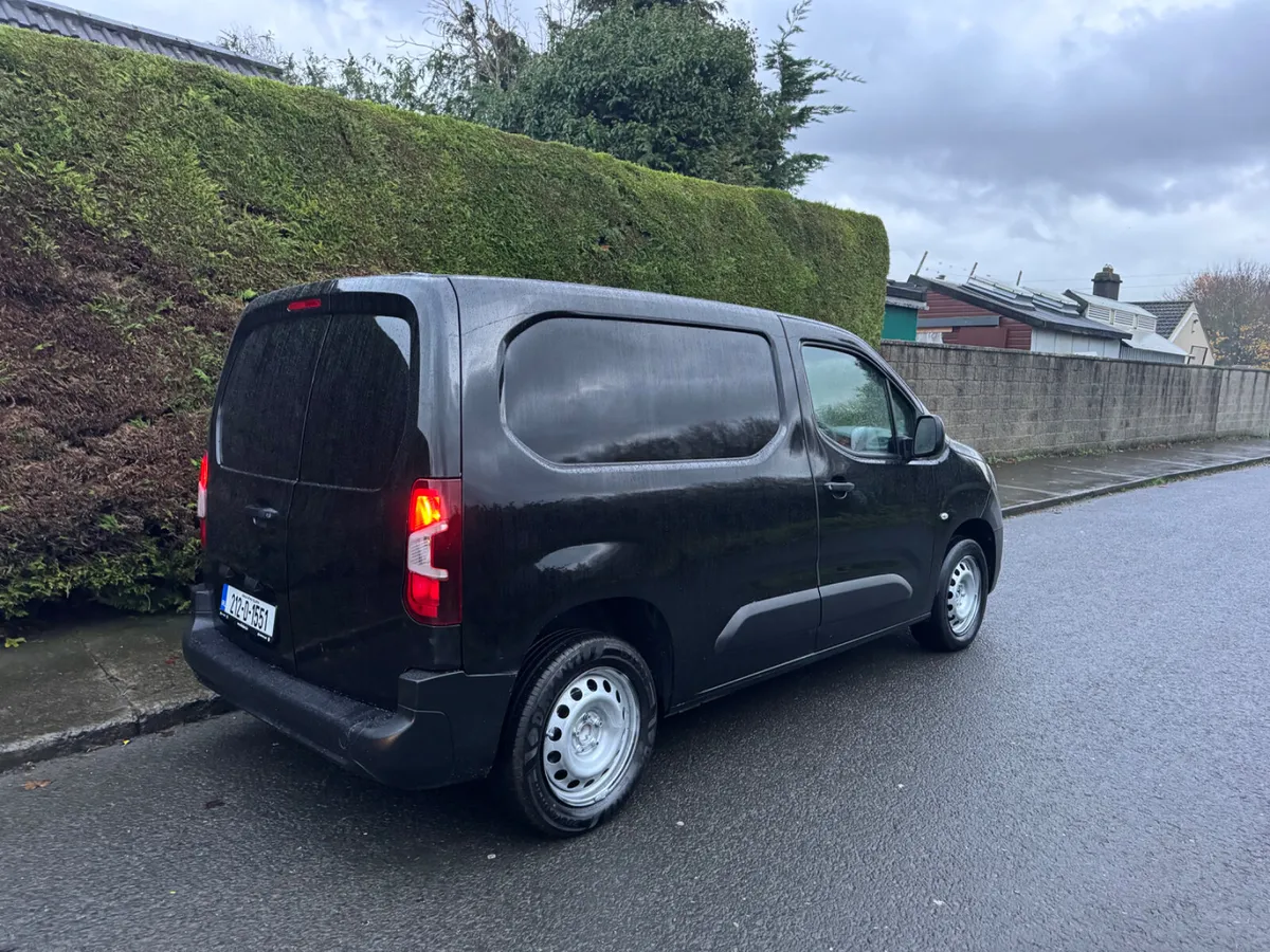 Opel Combo LOW MILAGE 3 seats - Image 4