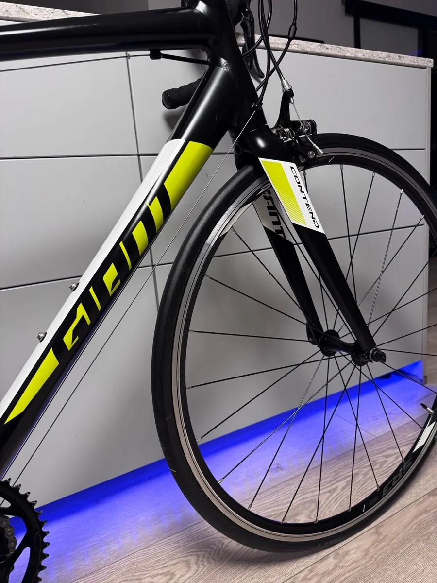 GIANT Contend Road Bike - Image 3