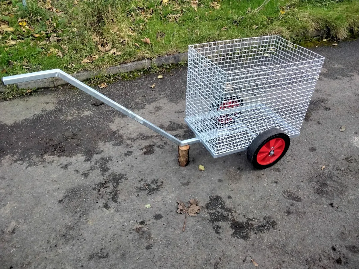 Sheep trimming stand - Image 1