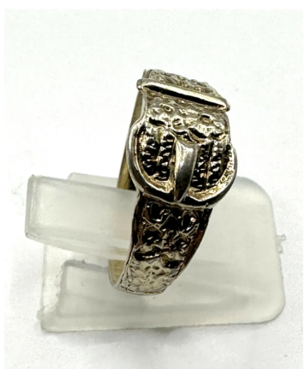 A Vintage or Antique Silver Belt and Buckle Ring - Image 3