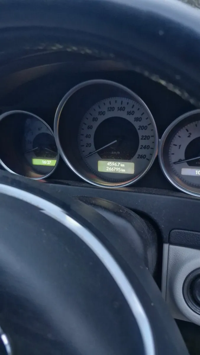 Mercedes-Benz C-Class 2012 - Image 3