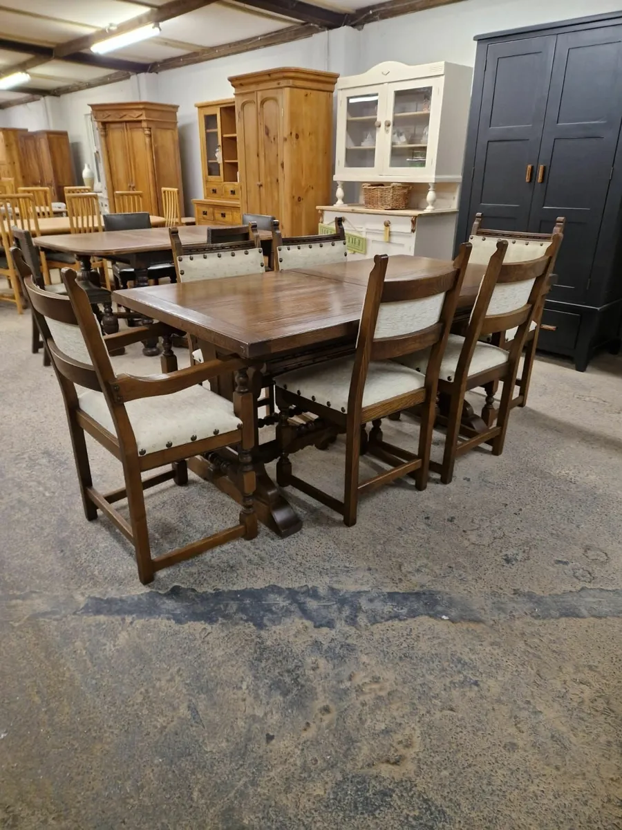 Vintage old charm extendable oak table, 6 chairs - Image 1
