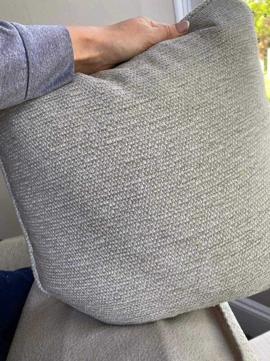 Luxurious Finline 3 Seater Sofas - Image 2