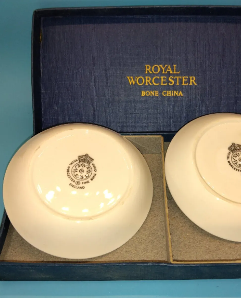 BOXED PAIR OF ROYAL WORCESTER PIN DISHES - Image 2