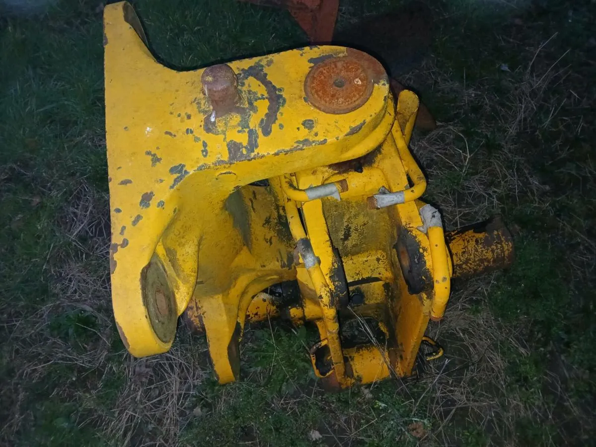 JCB 3cx P7 Kingpost - Image 1