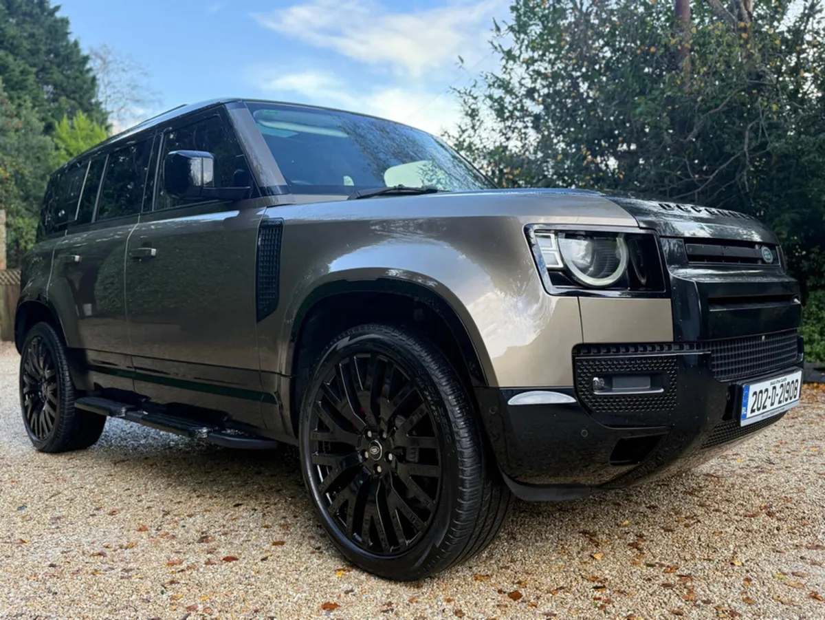 Land Rover Defender 110 7 SEAT 240 AWD FIRST EDITI - Image 1