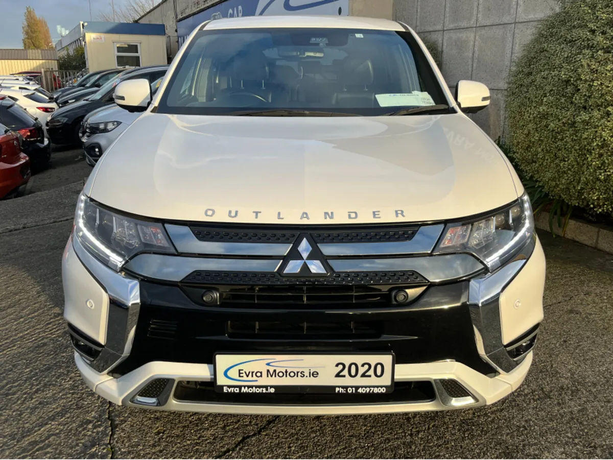 Mitsubishi Outlander G PREMIUM PACKAGE 4WD PHEV 2. - Image 2