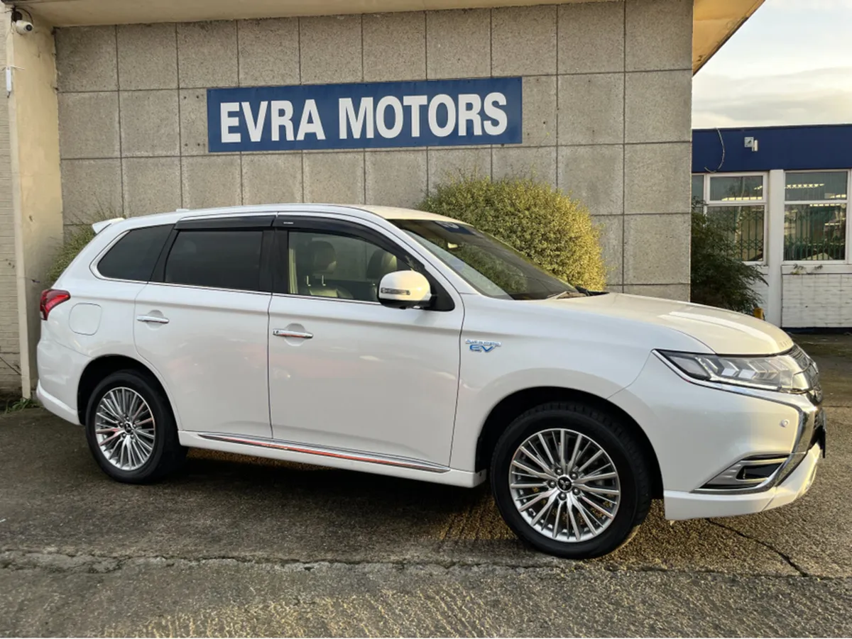 Mitsubishi Outlander G PREMIUM PACKAGE 4WD PHEV 2. - Image 3