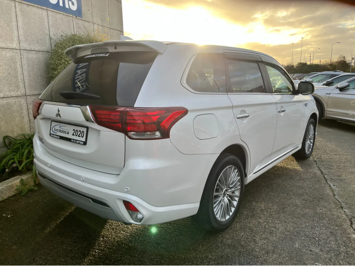 Mitsubishi Outlander G PREMIUM PACKAGE 4WD PHEV 2. - Image 4
