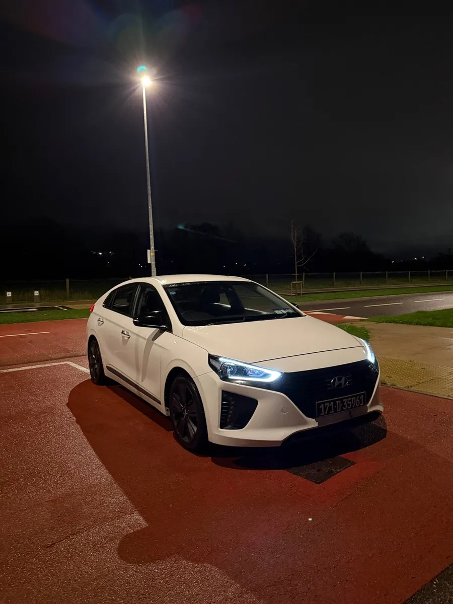 Hyundai Ioniq Premium €11,500€ HighSpec Irish car - Image 2