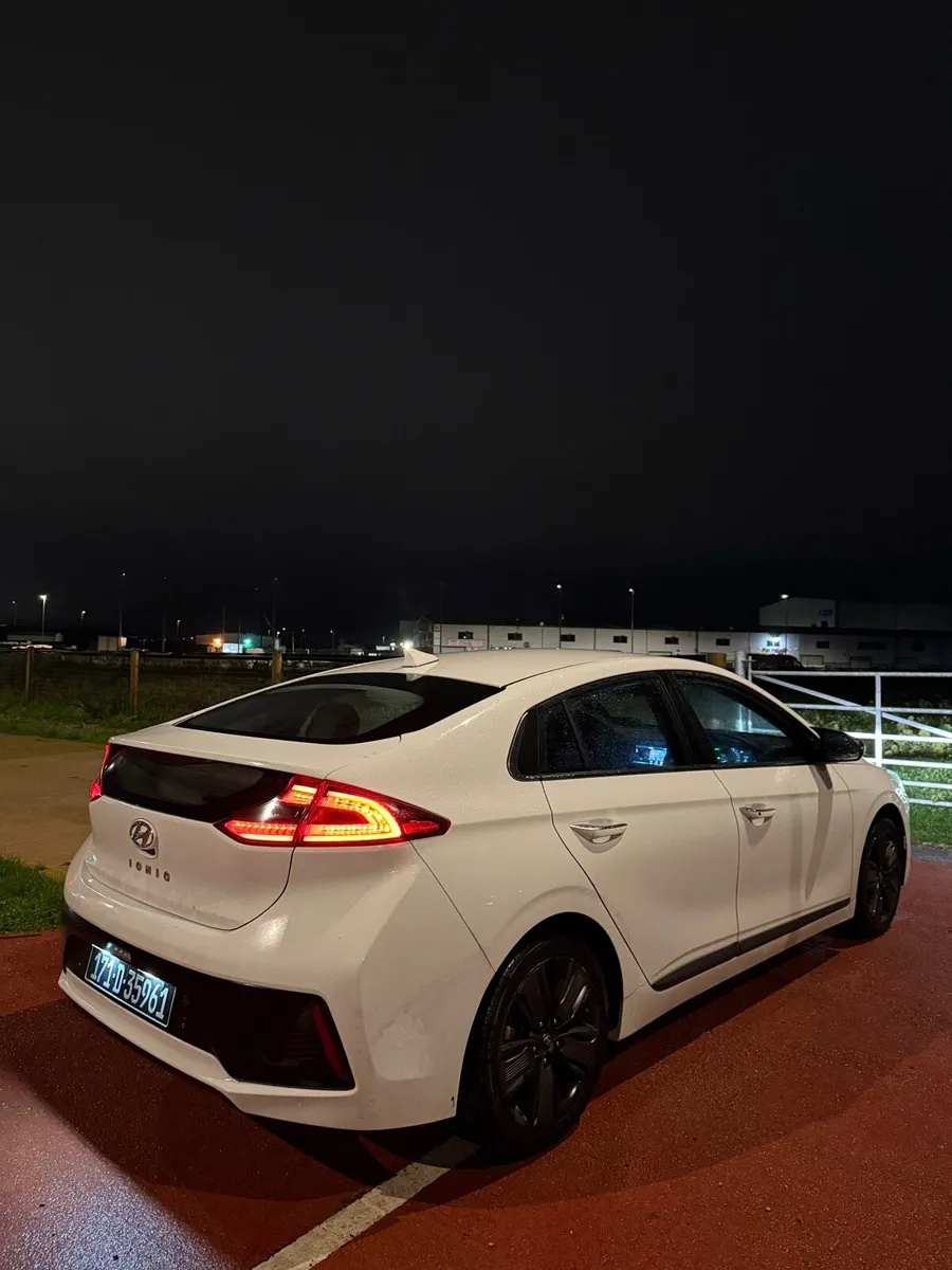 Hyundai Ioniq Premium €11,500€ HighSpec Irish car - Image 3