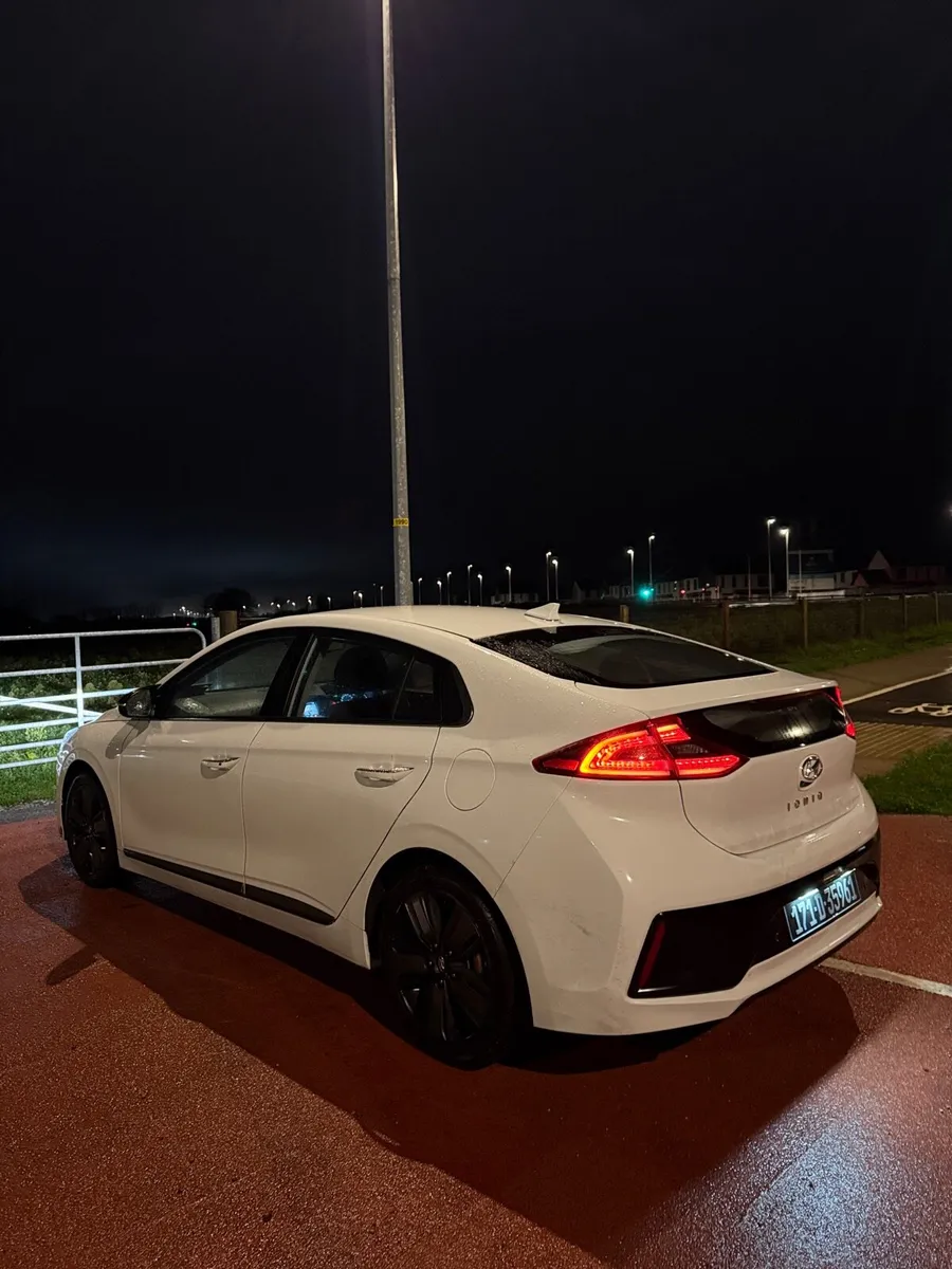 Hyundai Ioniq Premium €11,500€ HighSpec Irish car - Image 4