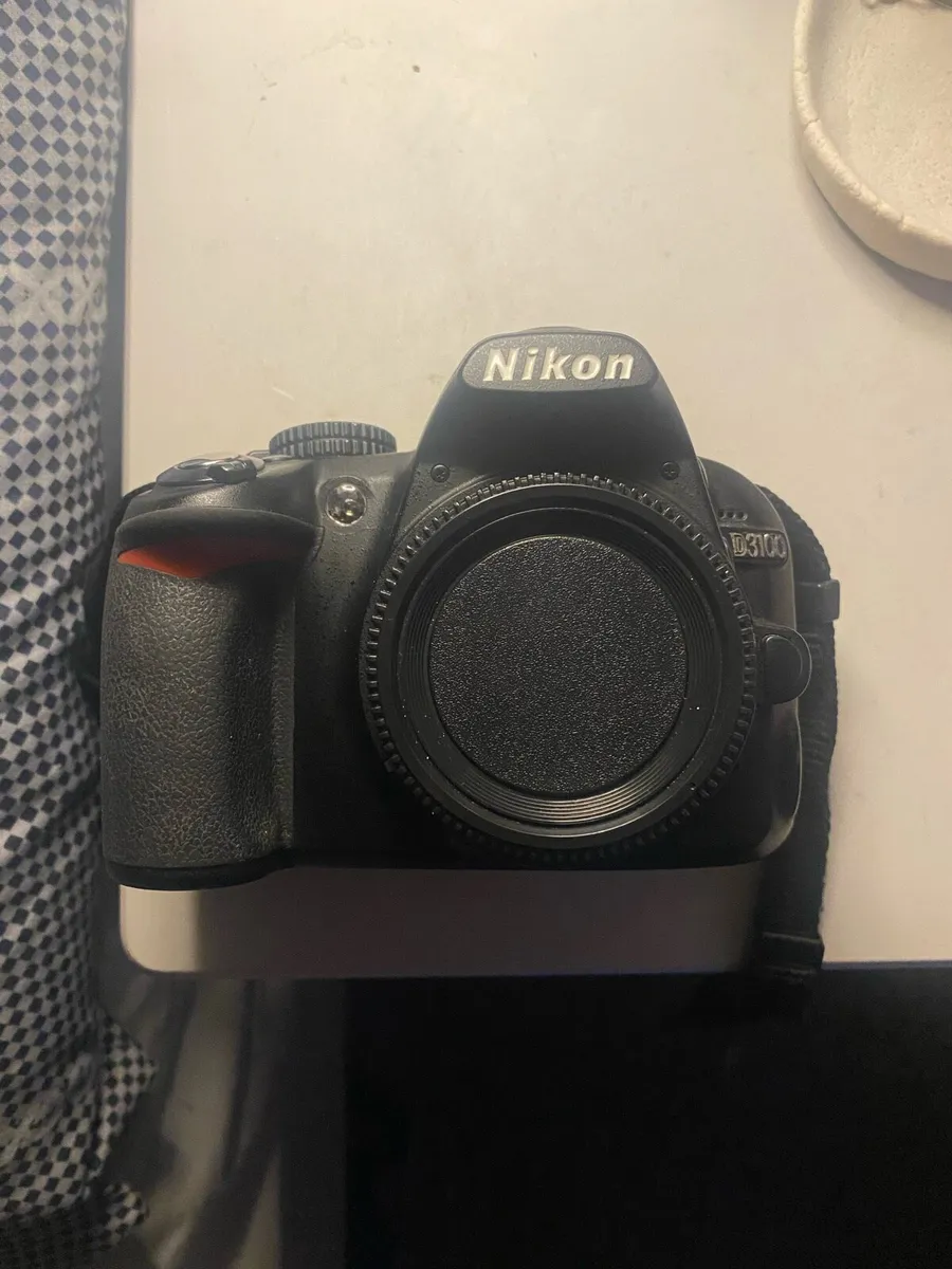 Nikon D3100 (with photos for reference) - Image 1