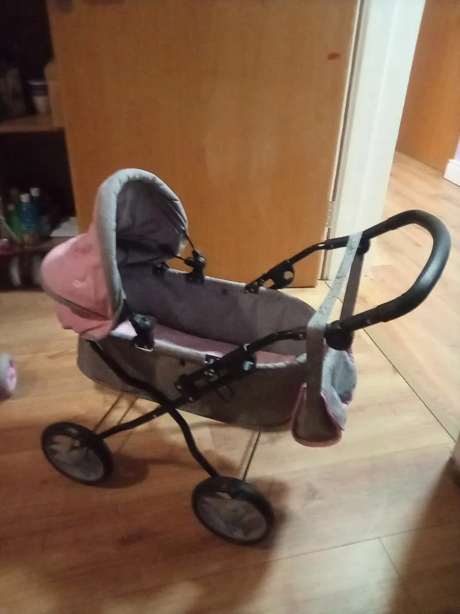 prams and buggies - Image 1