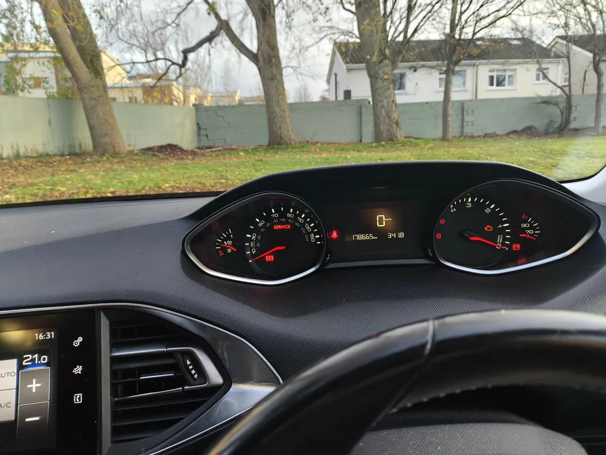 Peugeot 308 - Image 4