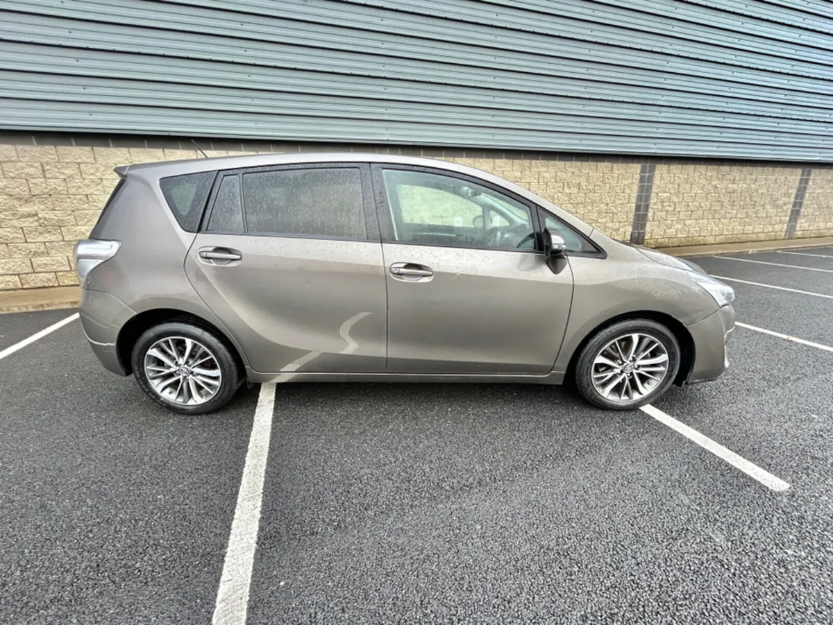 Toyota Verso 1.6 D SOL SKYVIEW 7 SEATER ** PANORAM - Image 4