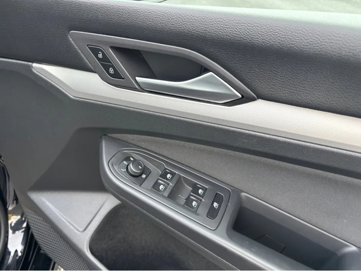 Volkswagen Golf 2.0 TDI 115HP 5DR 6 speed - Image 4