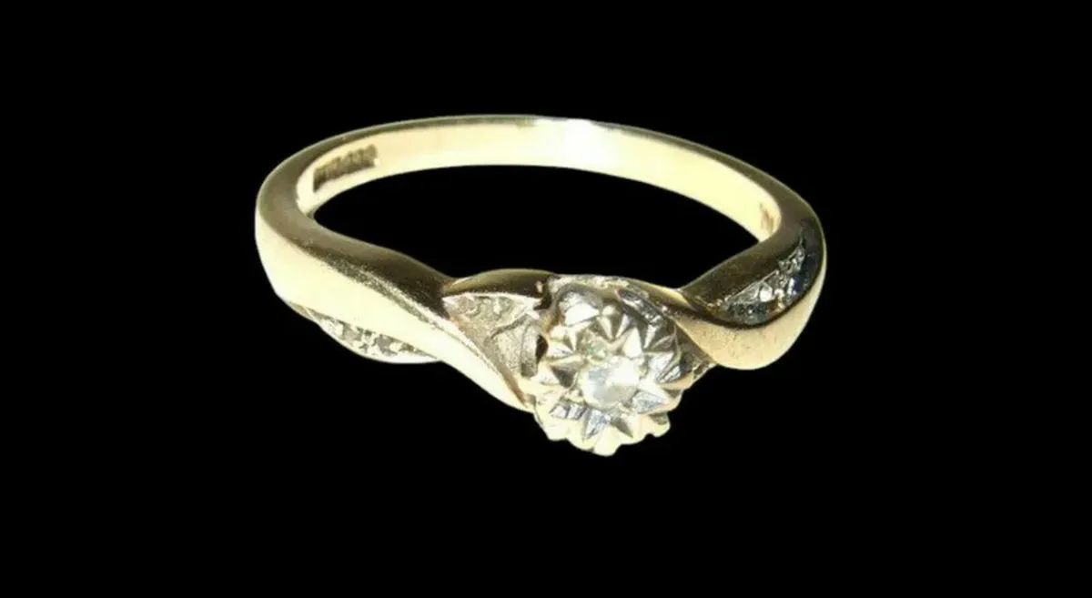 Vintage Hallmarked Diamond 9ct Gold Ring - Image 2