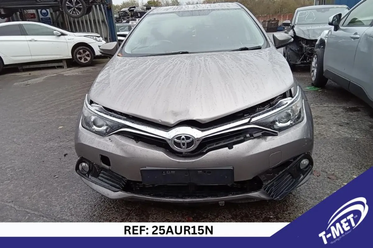 2015 TOYOTA  AURIS BREAKING FOR PARTS - Image 2