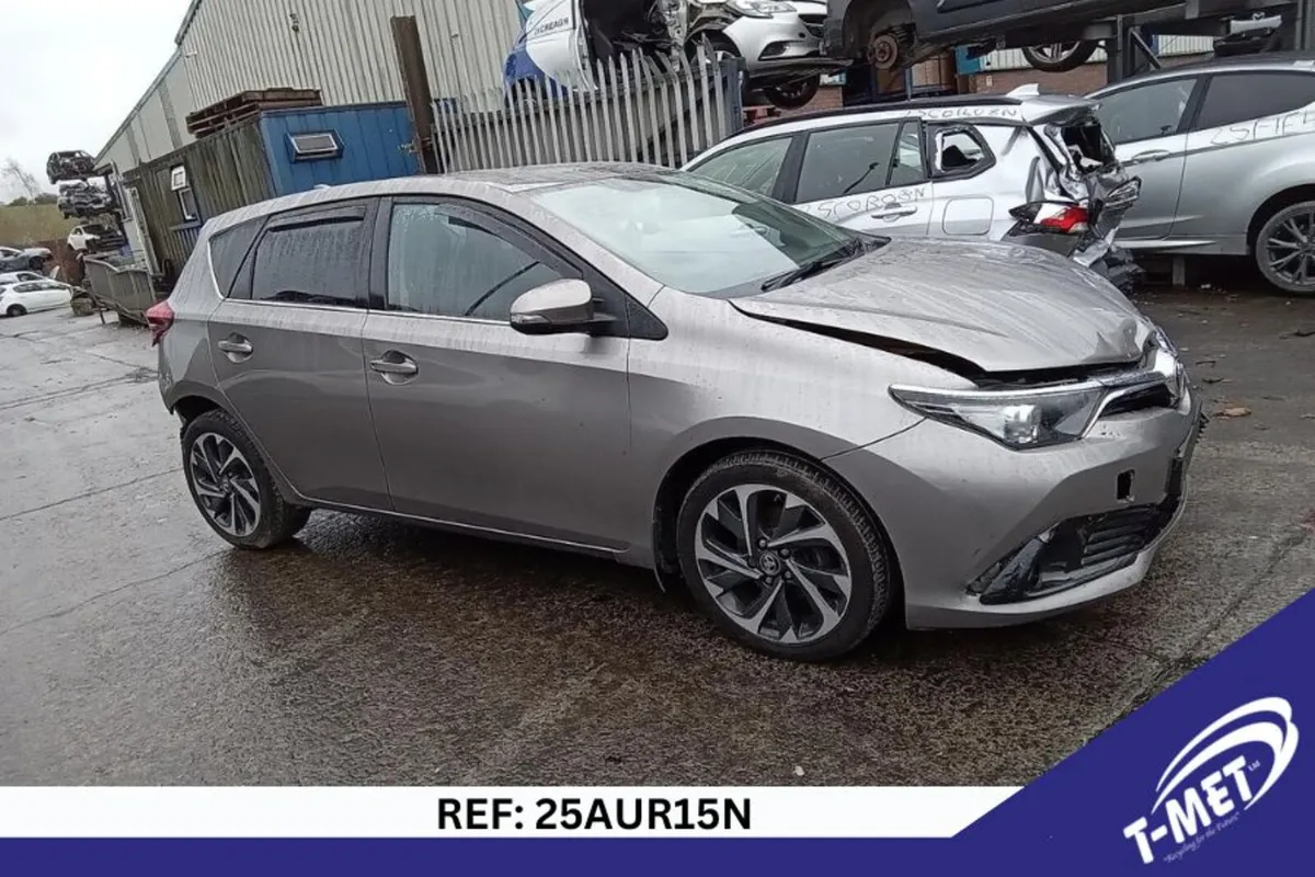 2015 TOYOTA  AURIS BREAKING FOR PARTS - Image 3