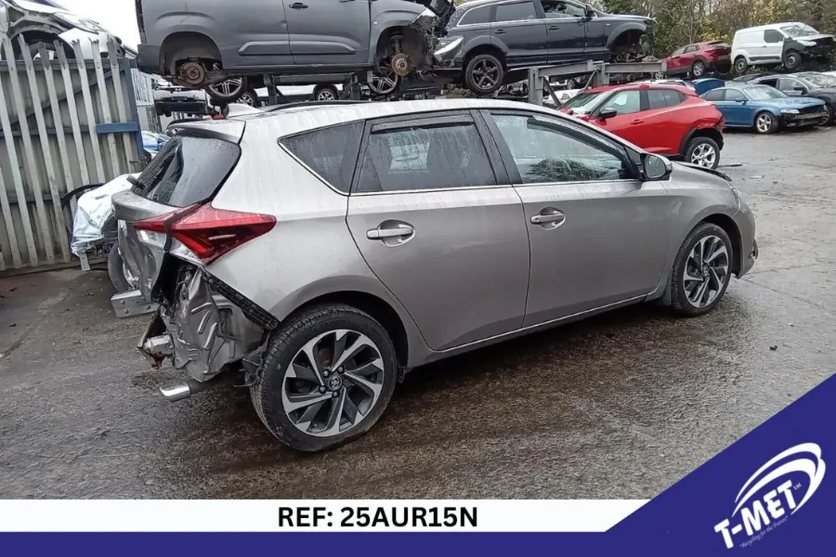 2015 TOYOTA  AURIS BREAKING FOR PARTS - Image 4