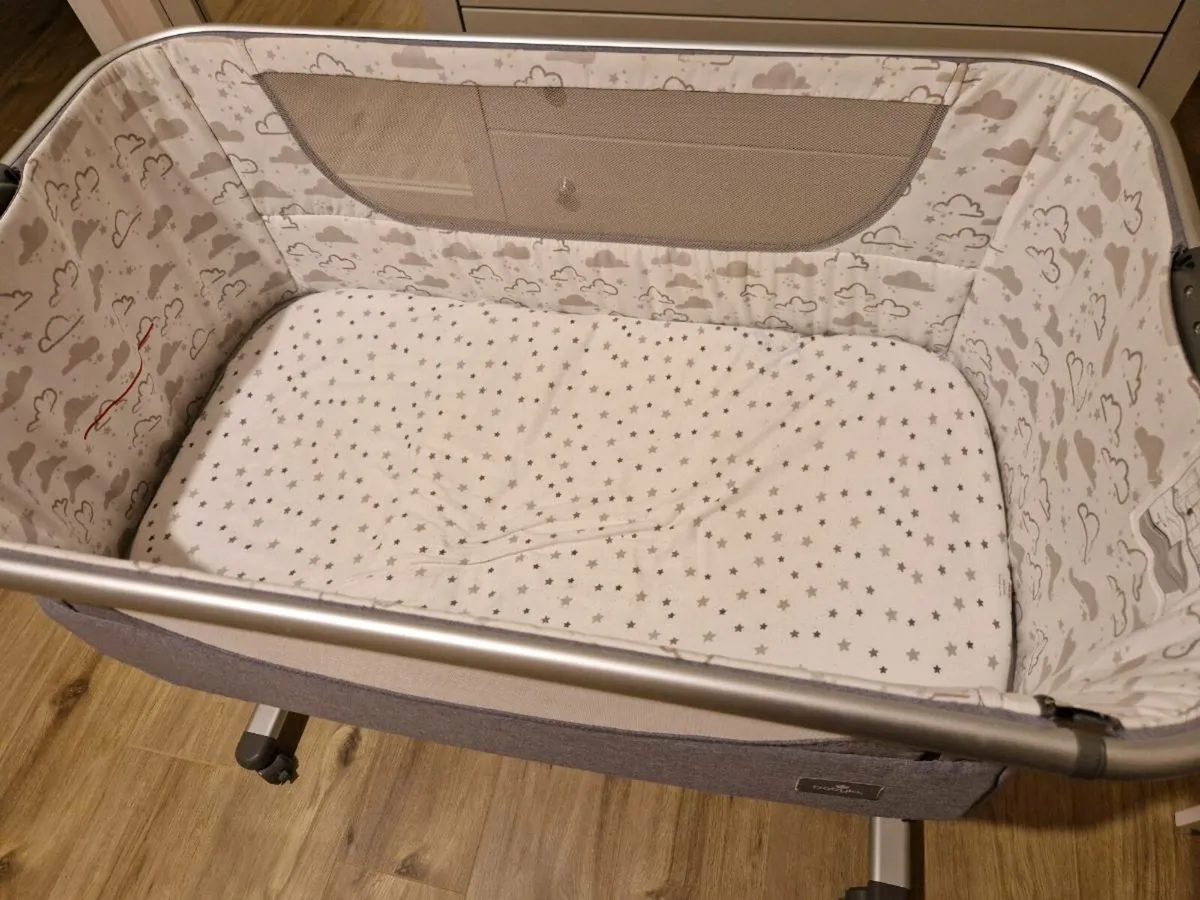 Next to me - Image 2