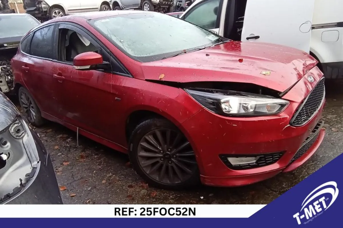 2018 FORD FOCUS BREAKING FOR PARTS - Image 3