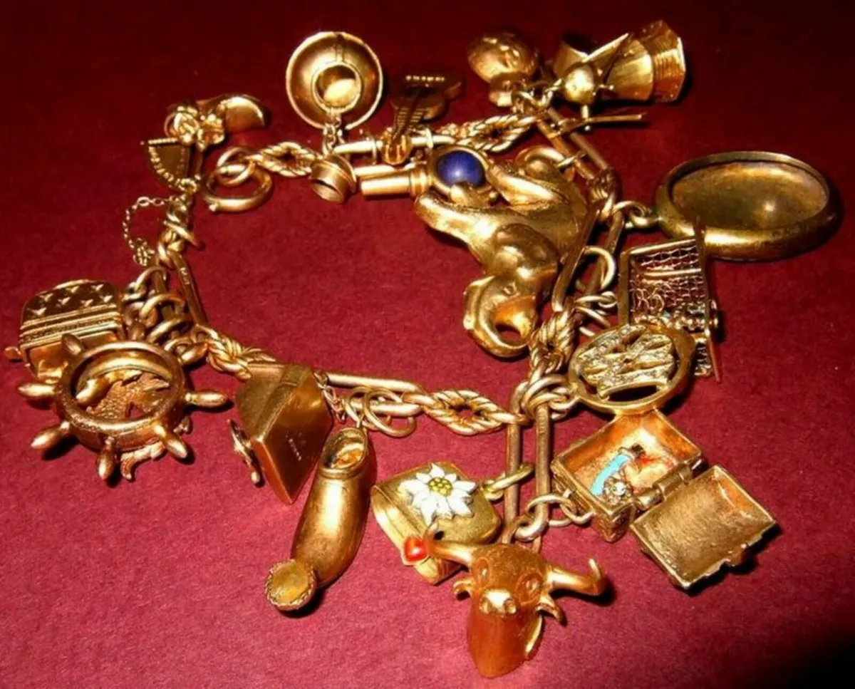 Vintage Hallmarked Traditional Charm Bracelet - Image 3