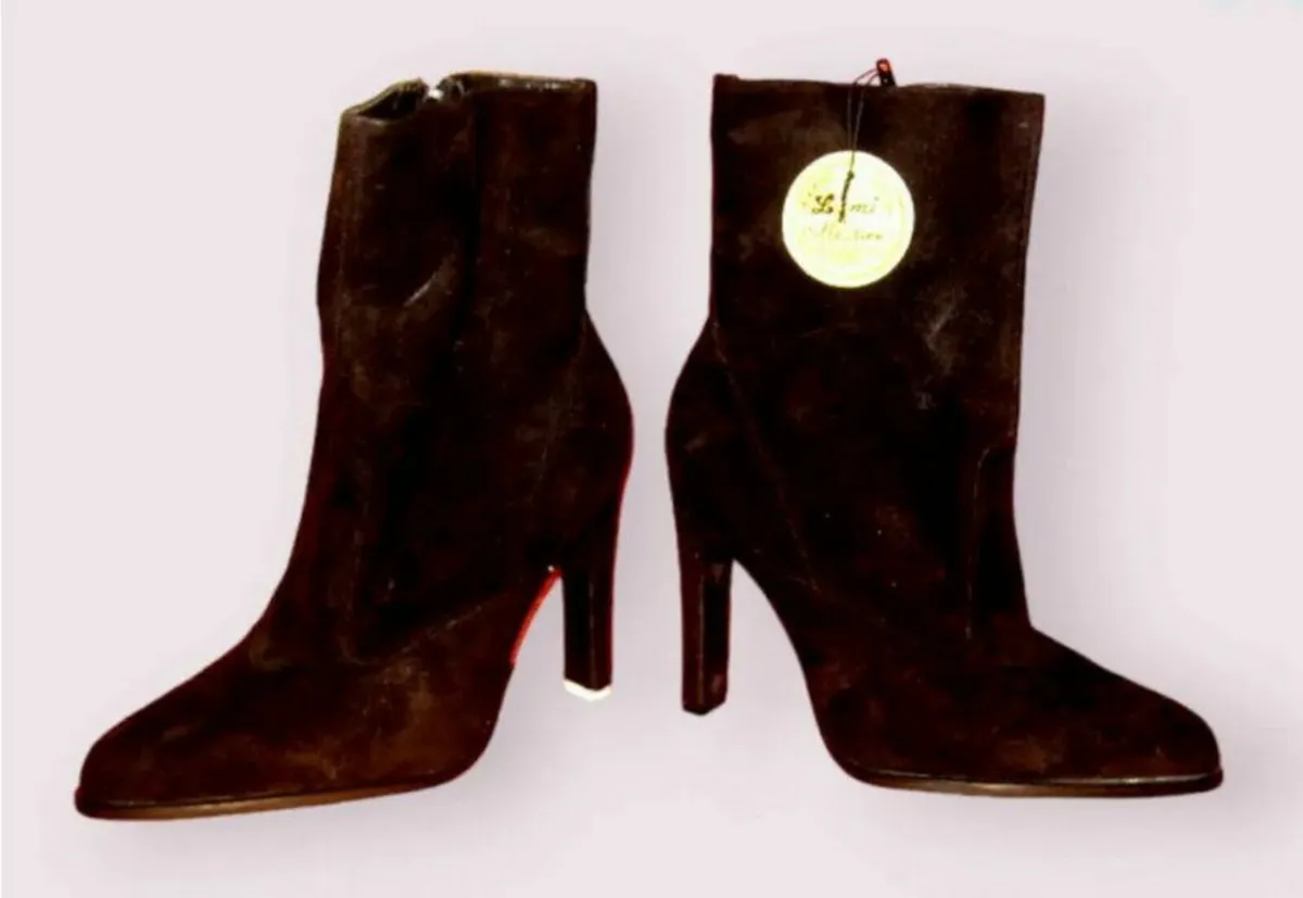 BNWT 'Harrods In Store' Boots - Image 3